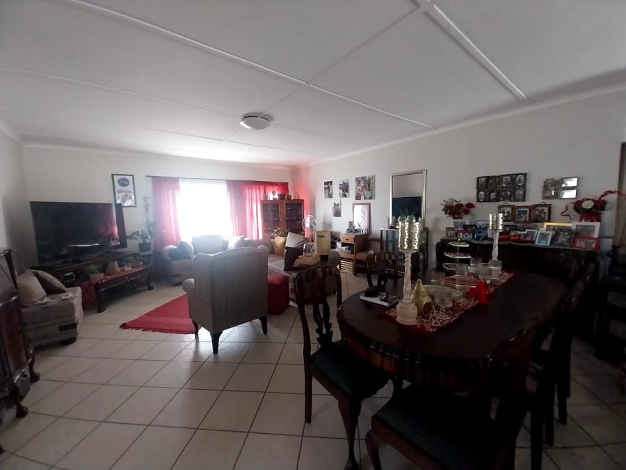 5 Bedroom Property for Sale in Rouxpark Western Cape